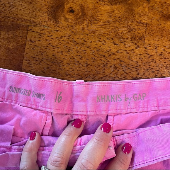 GAP Vibrant Pink Women's Sun-kissed Shorts khakis by gal size 16 100% cotton - Picture 2 of 10